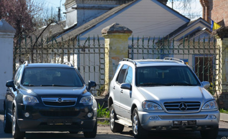 Медицину на надійні колеса: лікарі отримали сучасні авто