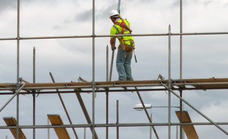 Якими потрібні бути будівельні риштування та де їх замовити?