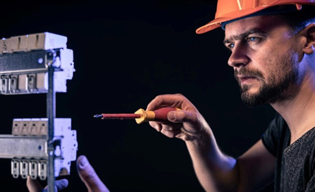 Вкрасти електроенергію не вдасться: на Полтавщині працюють мобільні рейдові бригади Полтаваобленерго