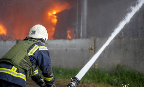 Ворог завдав ракетного удару по припортовій інфраструктурі на Одещині, є постраждалі (ФОТО)