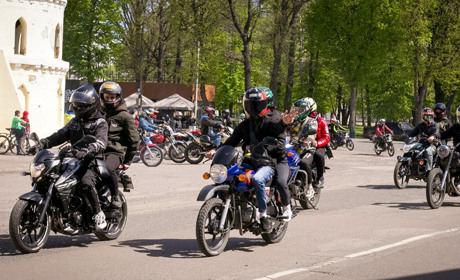 Тростянчани відкрили мотосезон та проїхались містом. Як це було?