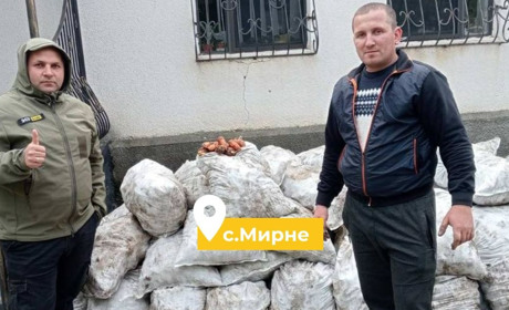 У Мирному благодійники роздали мешканцям три тонни моркви: вистачило усім, хто мав потребу