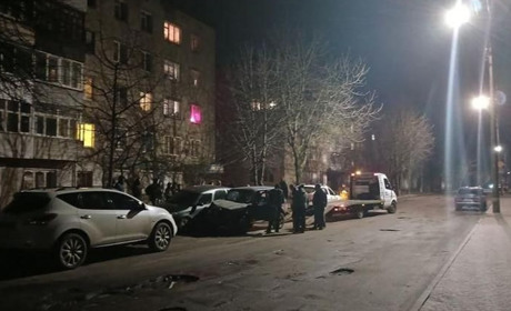 У Глухові судили винуватця аварії на Ціолковського, який напідпитку протаранив припарковане авто