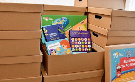 Ноутбуки та література: ЮНІСЕФ підтримав нікопольську сферу освіти гаджетами