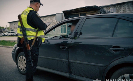 У Глухові чоловік, який керував авто напідпитку, пропонував поліцейським 10 тисяч хабара