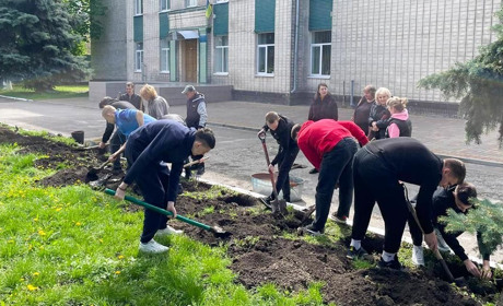 Дарують красу рідному місту: акція старшокласників Кагарлицького ліцею №1