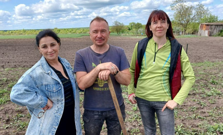 «Дуже сподіваюся, що він буде рости й квітнути»: активісти ТУРу закладають сад у Куріпчине