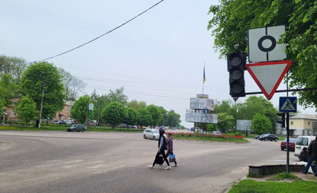 Хто як хоче, так і їде, або як світлофор, що не працює, завдає клопоту водіям