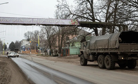 На окупованій Луганщині знову прилетіло. Кремінна в диму, повідомляють про пошкоджені будинки