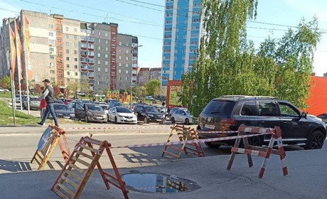 Комунальники Чернігова вирішують, як ремонтувати пошкоджений колектор у мікрорайоні Масани
