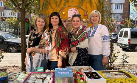 У Старокостянтинівській громаді провели Благодійний Великодній ярмарок на підтримку ЗСУ