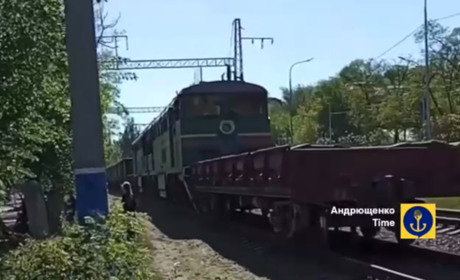 Російські окупанти запустили перший потяг з Маріупольського порту до станції Волноваха. Відео