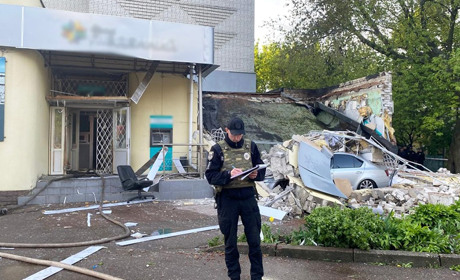 Поліція розслідує обставини вибуху в приміщенні банку в Чернігові