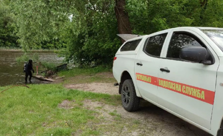 Купальний сезон: у Гадячі рятувальники перевіряють на безпечність міський пляж
