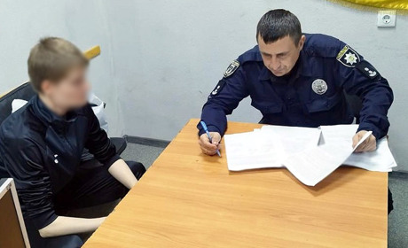 Студентка підозрюється у вбивстві батька: поліція Чернігова затримала 21-річну дівчину