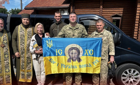 Нікопольські волонтери передали військовим мікроавтобус