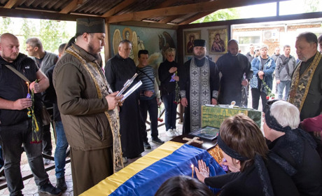 У Нікополі провели в останню путь воїна Олександра Смєлкова