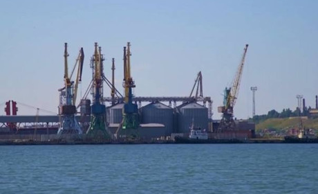 Окупанти заявили, що запустили в роботу зерновий термінал в порту Бердянська