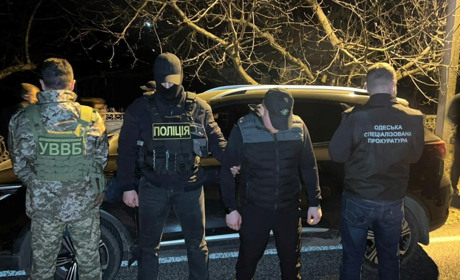 Житель Біляївської громади зі спільниками організовував чоловікам виїзд до Молдови за 7000 доларів