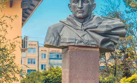 У Нікополі демонтували пам’ятник Віктору Усову