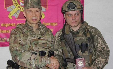 Головнокомандувач ЗСУ нагородив військовослужбовця із Запорізької області Олександра Ковальського