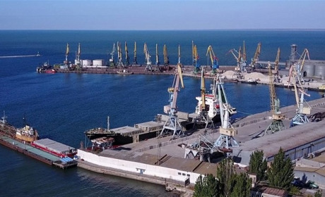 Страйк у Бердянському порту: окупанти нарешті визнали заборгованість по зарплаті