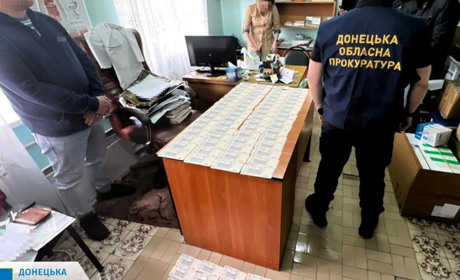 У Покровському районі голову ВЛК викрито на хабарі у розмірі 1000 доларів США