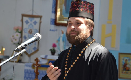 Російські військові допитували кожного священника ПЦУ на лівобережжі Херсонщини