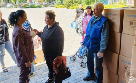 Родини з дітьми до 14 років у Покровську отримують гуманітарну допомогу від БФ «Янголи спасіння»