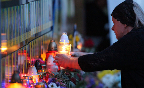 Особливий вечір: у Старокостянтинові запалили лампадки і згадали Героїв поіменно