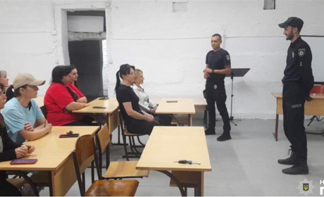 Правоохоронці Нікопольщини провели роз’яснення для школярів та батьків напередодні канікул