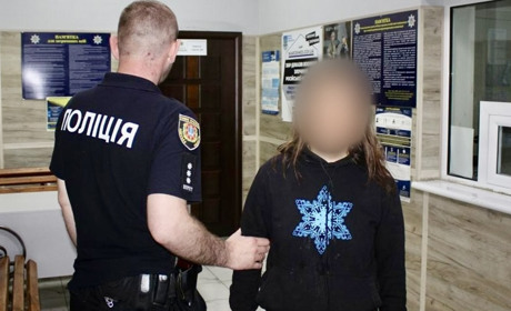 Жінку, яка сходила до туалету на меморіалі загиблим захисникам в Одесі, розшукали - ВІДЕО