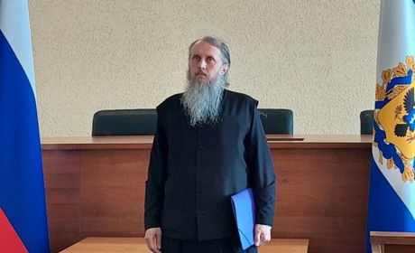 Колаборант з Херсону вручив російський паспорт митрополиту РПЦ Генічеська Філарету
