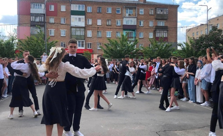 Останні дзвінки та випуски у старокостянтинівських школах: коли пройдуть та чи будуть урочистості