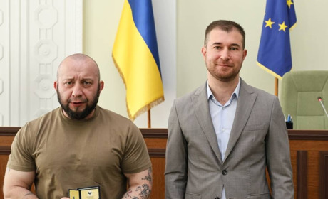 У Чернігові родинам загиблих захисників та військовим вручили медалі «За оборону Чернігова»
