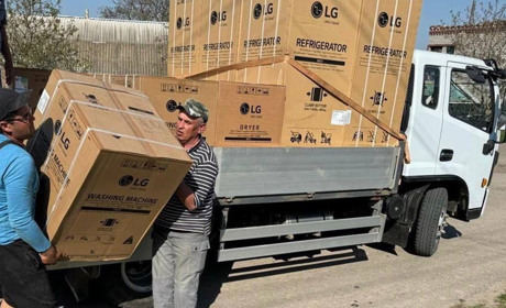 Благодійники передали побутову техніку мешканцям Херсонщини