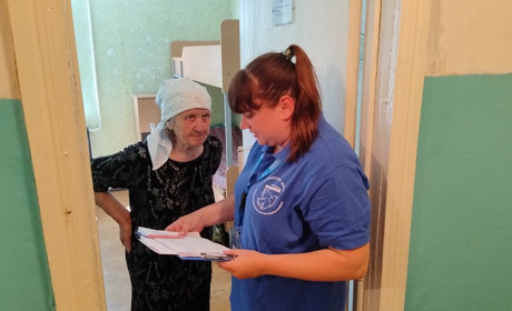 Покинути дім у 84 роки. Волонтери розповіли історію евакуації Просковії із прикордоння Глухівщини