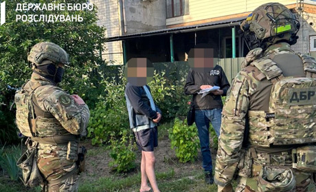Били гумовими кийками та викручували руки: у полтавській колонії службові особи катували в’язнів