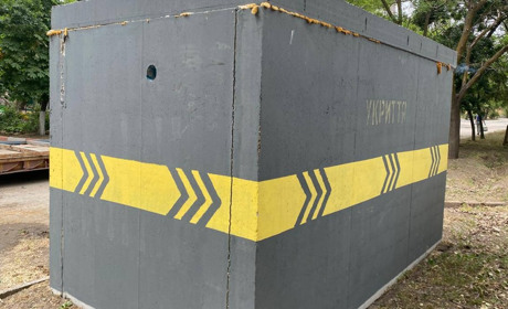 В мікрорайоні Острів у Херсоні з'являються нові укриття