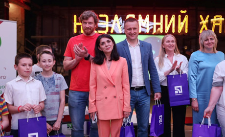 Скандал у Запоріжжі: міськрада подарувала дітям на свято вживані планшети