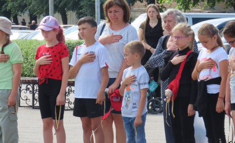 Золотоноша вшанувала маленьких янголят, яких забрала війна