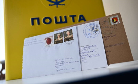 Листівки додому: переселенці долучились до акції “Херсон звідусіль”