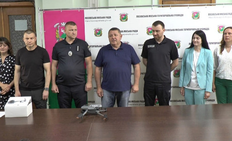 Дрон допомагатиме поліцейським Лозівської громади. Що робитиме квадрокоптер