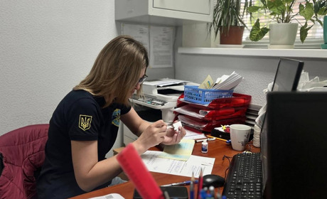 "Від нашої роботи може іноді залежати доля людини". Один день у "паспортному столі" Краснограда