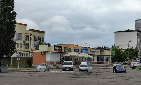 Квіти, море, алкоголь: як в окупації справляються з викликами