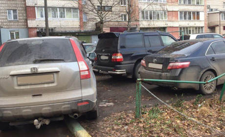 Наскільки безпечно зберігати машину на платній стоянці
