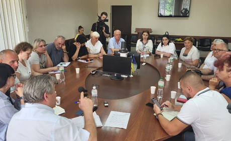 Дороги, вулиці, парковки: за круглим столом шукали вирішення проблем