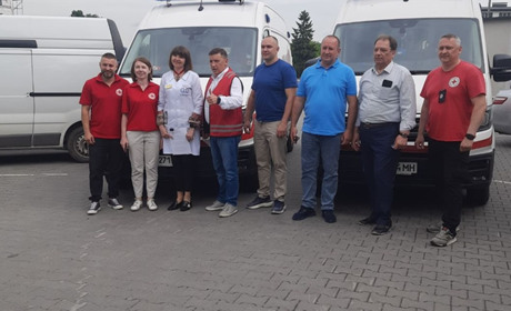 Старокостянтинівські медики отримали автомобіль від Товариства Червоного Хреста