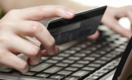 «Клацніть посилання та придбайте товар»: кіберполіція попереджає про шахраїв