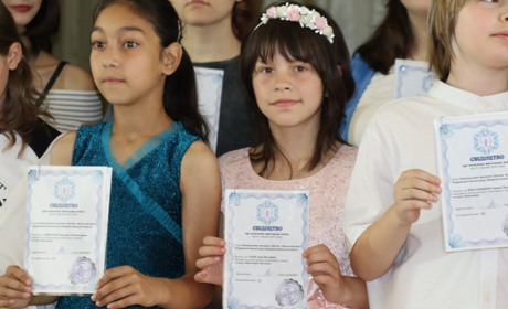 У Покрові вітали випускників мистецьких шкіл